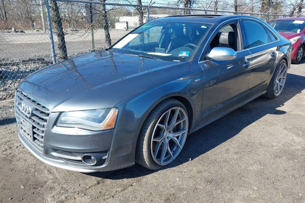 Audi S8 2013