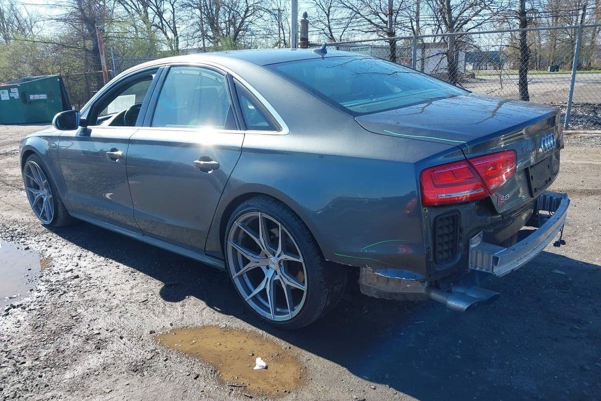 Audi S8 2013