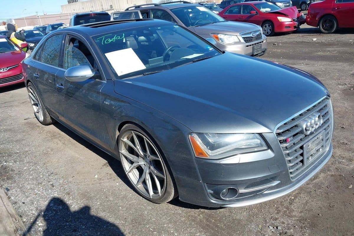 Audi S8 2013