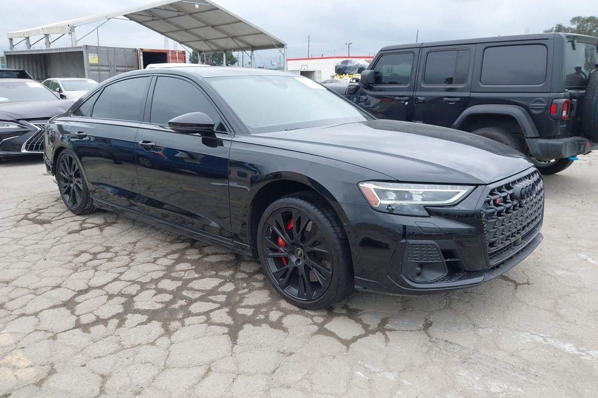 Audi S8 2025