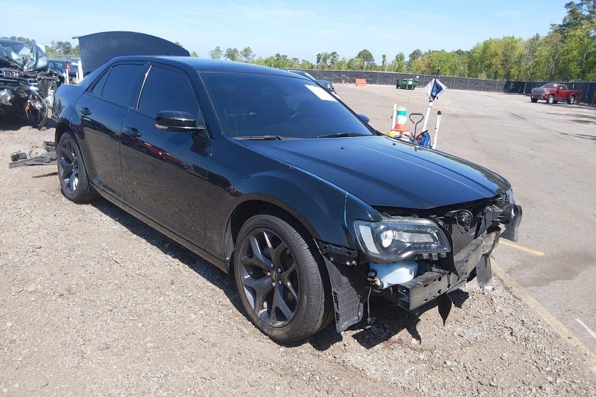 Chrysler 300 2022