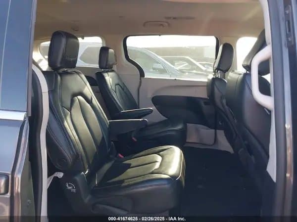 Chrysler Pacifica 2023