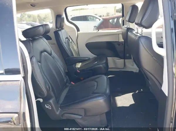 Chrysler Pacifica 2023