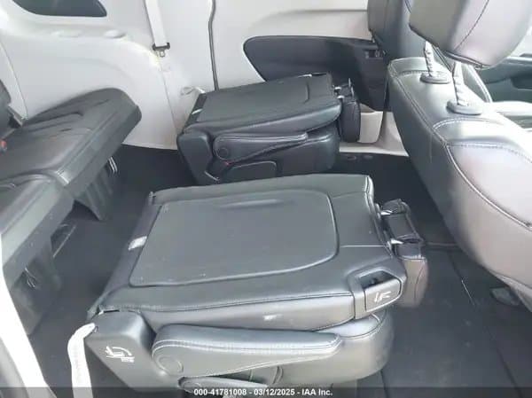 Chrysler Pacifica 2023