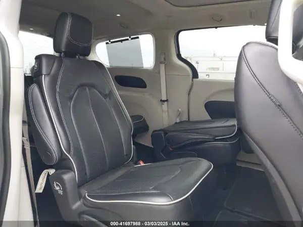 Chrysler Pacifica 2023