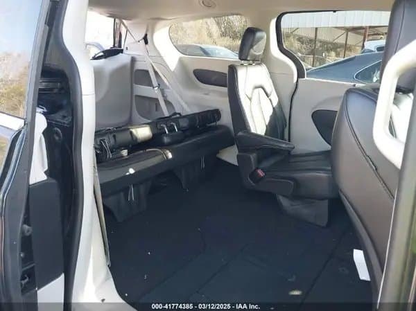 Chrysler Pacifica 2023