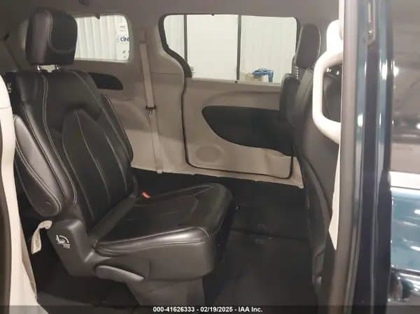 Chrysler Pacifica 2023