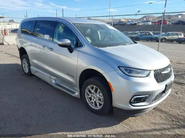 Chrysler Pacifica 2023