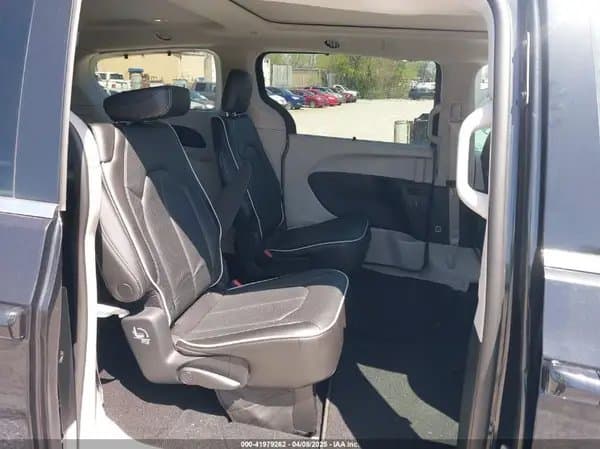 Chrysler Pacifica 2023