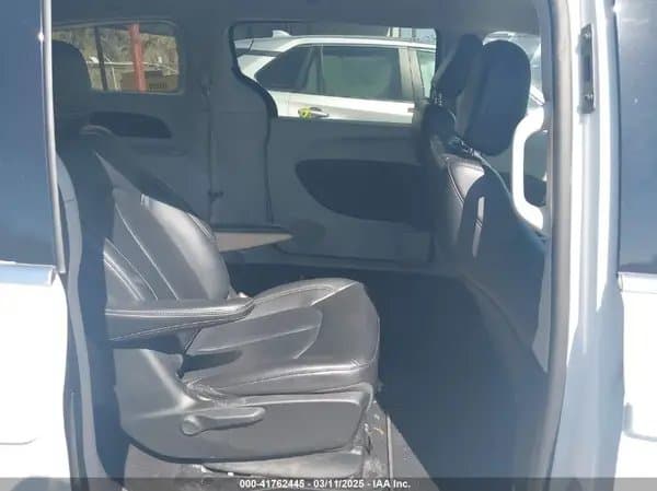 Chrysler Pacifica 2023