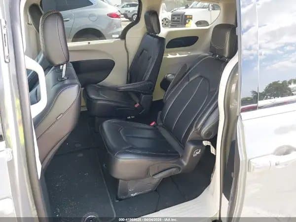 Chrysler Pacifica 2023