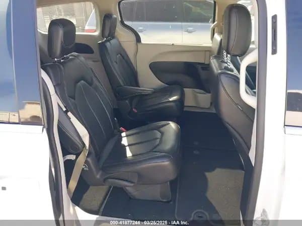 Chrysler Pacifica 2023