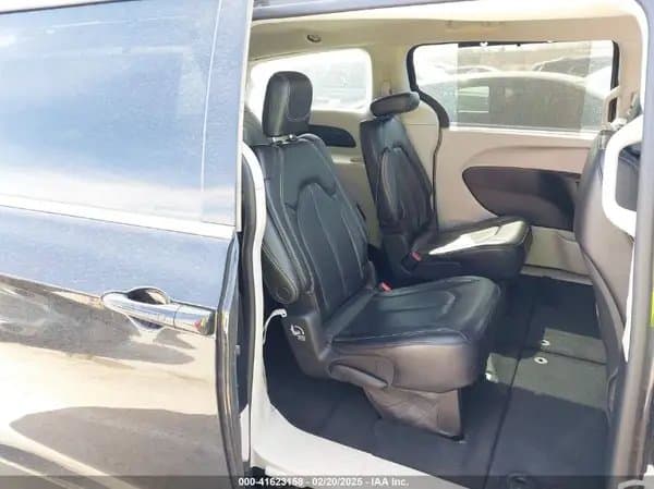 Chrysler Pacifica 2023