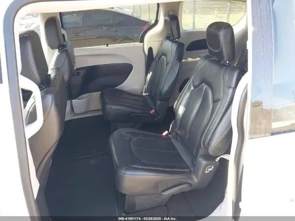 Chrysler Pacifica 2023