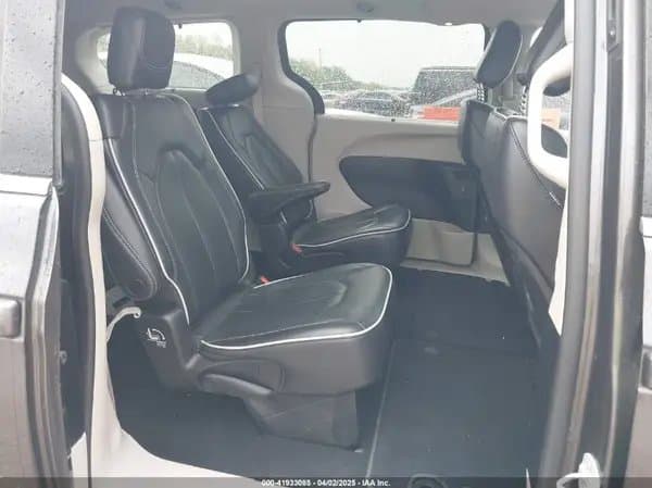 Chrysler Pacifica 2023