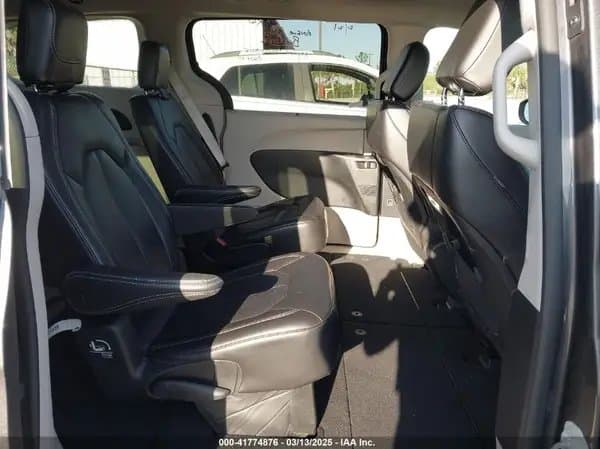 Chrysler Pacifica 2023