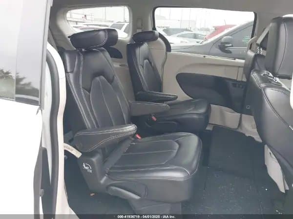 Chrysler Pacifica 2023