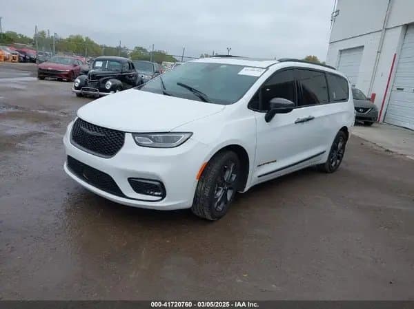 Chrysler Pacifica 2023
