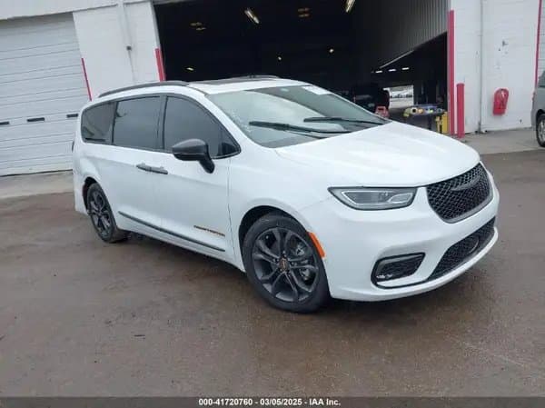 Chrysler Pacifica 2023