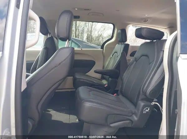 Chrysler Pacifica 2024