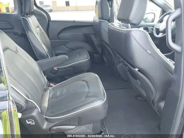 Chrysler Pacifica 2025