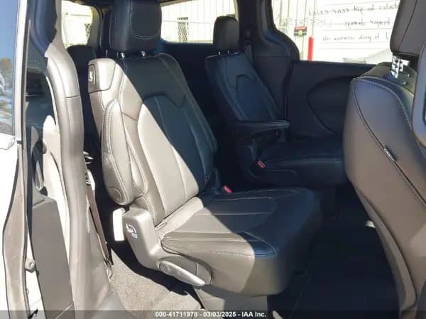 Chrysler Pacifica 2025