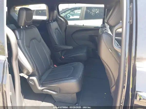 Chrysler Pacifica 2025