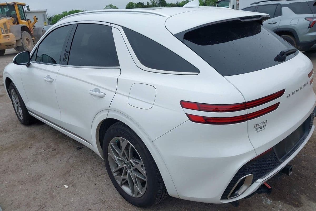 Genesis GV70 2025