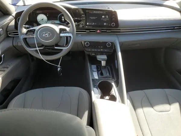 Hyundai Elantra 2022