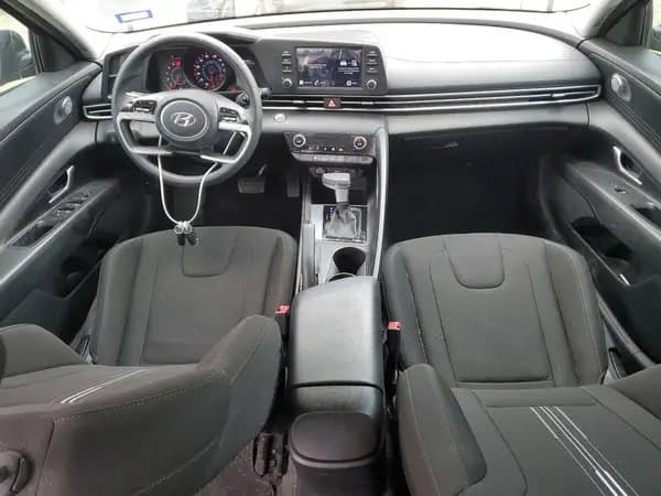 Hyundai Elantra 2022