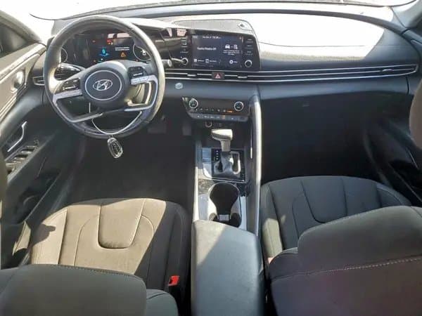Hyundai Elantra 2022