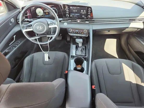 Hyundai Elantra 2022
