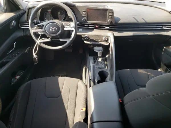 Hyundai Elantra 2022