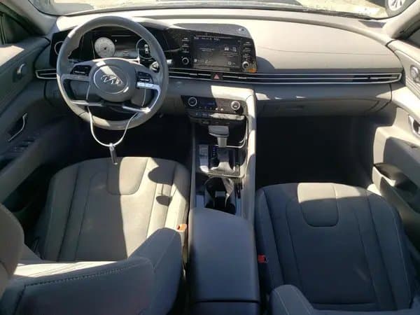 Hyundai Elantra 2022