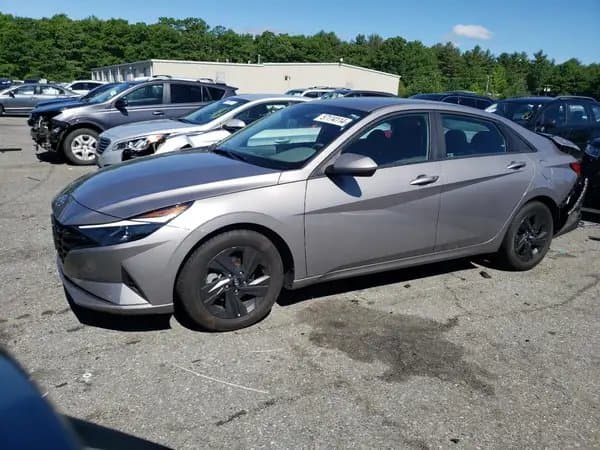 Hyundai Elantra 2022