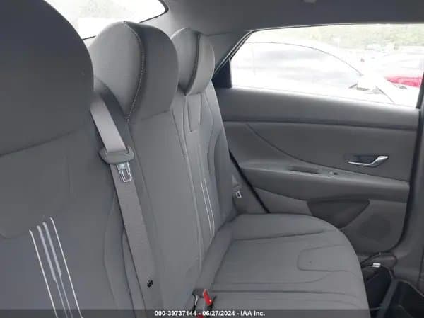 Hyundai Elantra 2022