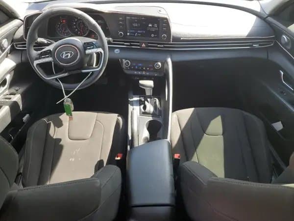 Hyundai Elantra 2022