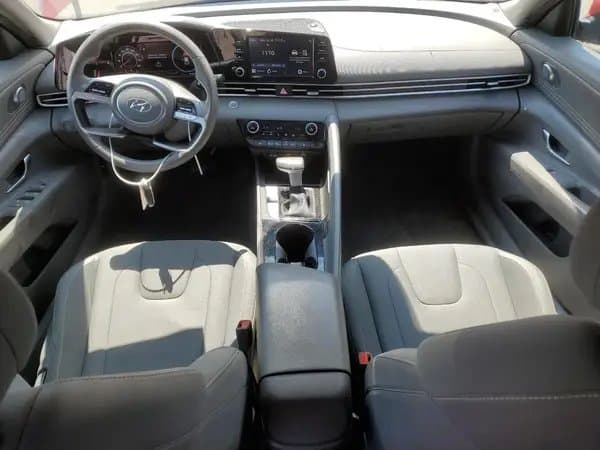 Hyundai Elantra 2022