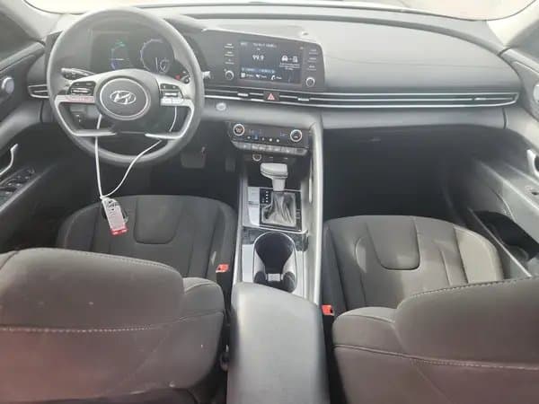 Hyundai Elantra 2023