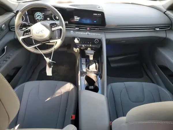 Hyundai Elantra 2023
