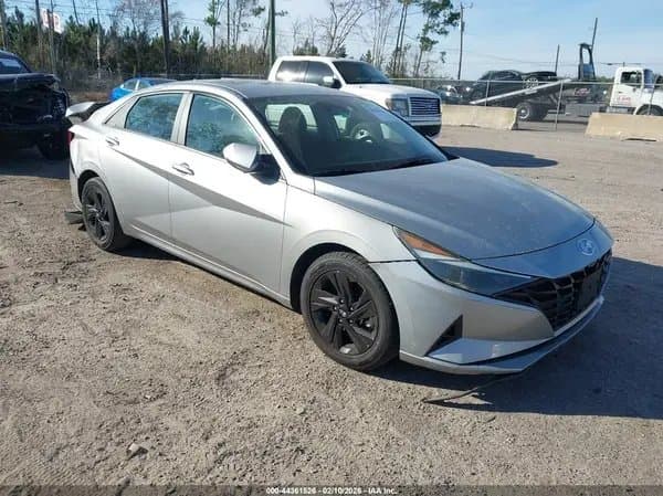 Hyundai Elantra 2023