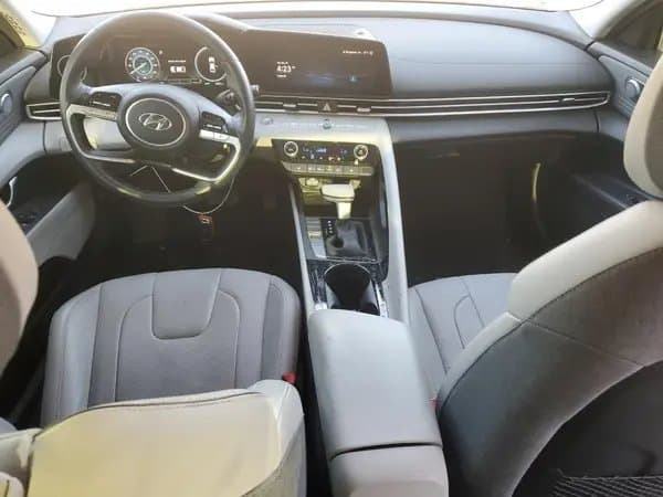 Hyundai Elantra 2023