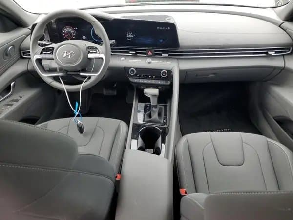 Hyundai Elantra 2023
