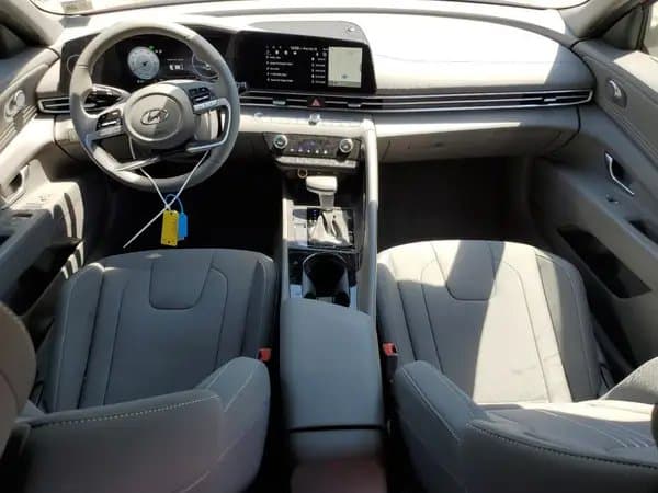 Hyundai Elantra 2023