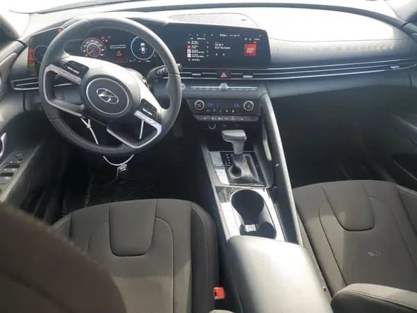 Hyundai Elantra 2023
