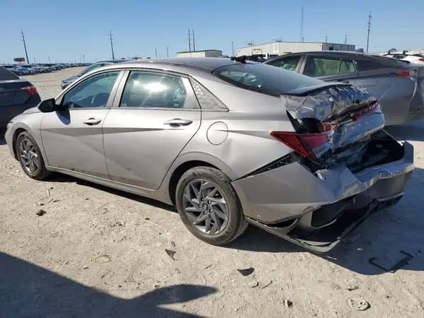 Hyundai Elantra 2024