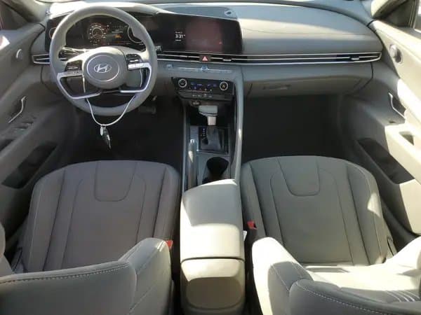 Hyundai Elantra 2024