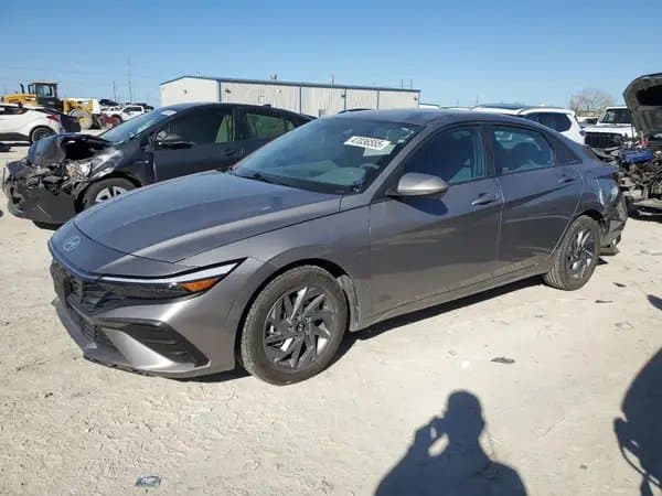 Hyundai Elantra 2024