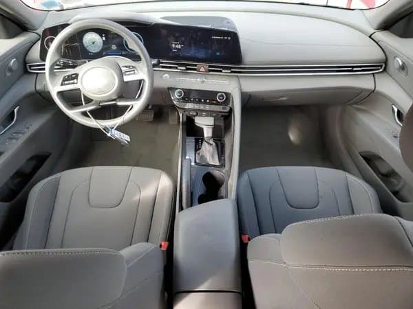 Hyundai Elantra 2024