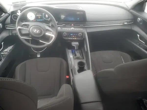 Hyundai Elantra 2024